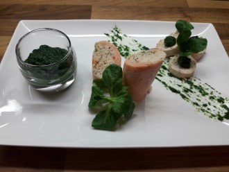 Roulade von Raeucher-Lachs