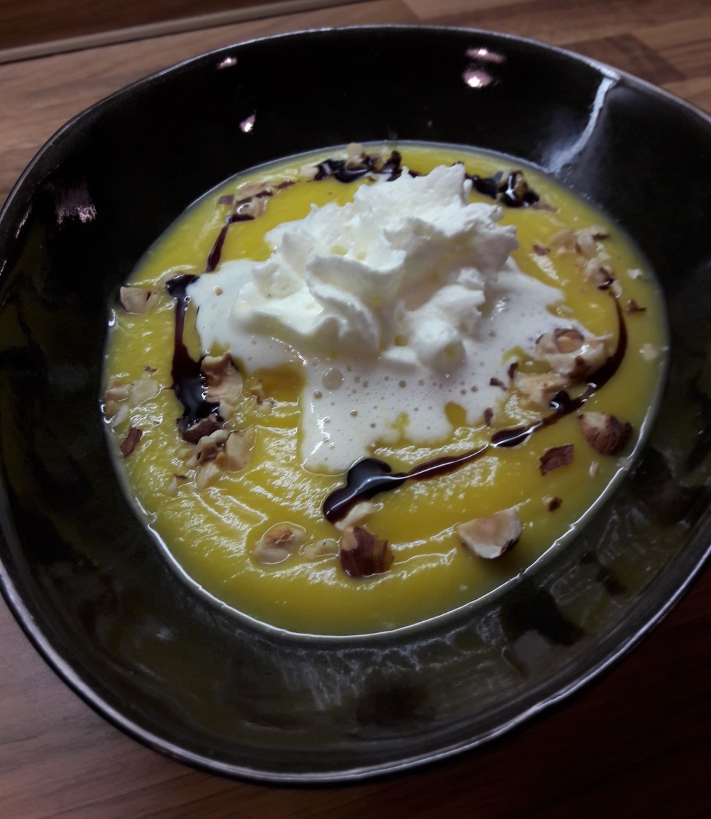Butternut-Veloute - Speckschaum - Haselnüsse - Kürbiskern-Öl