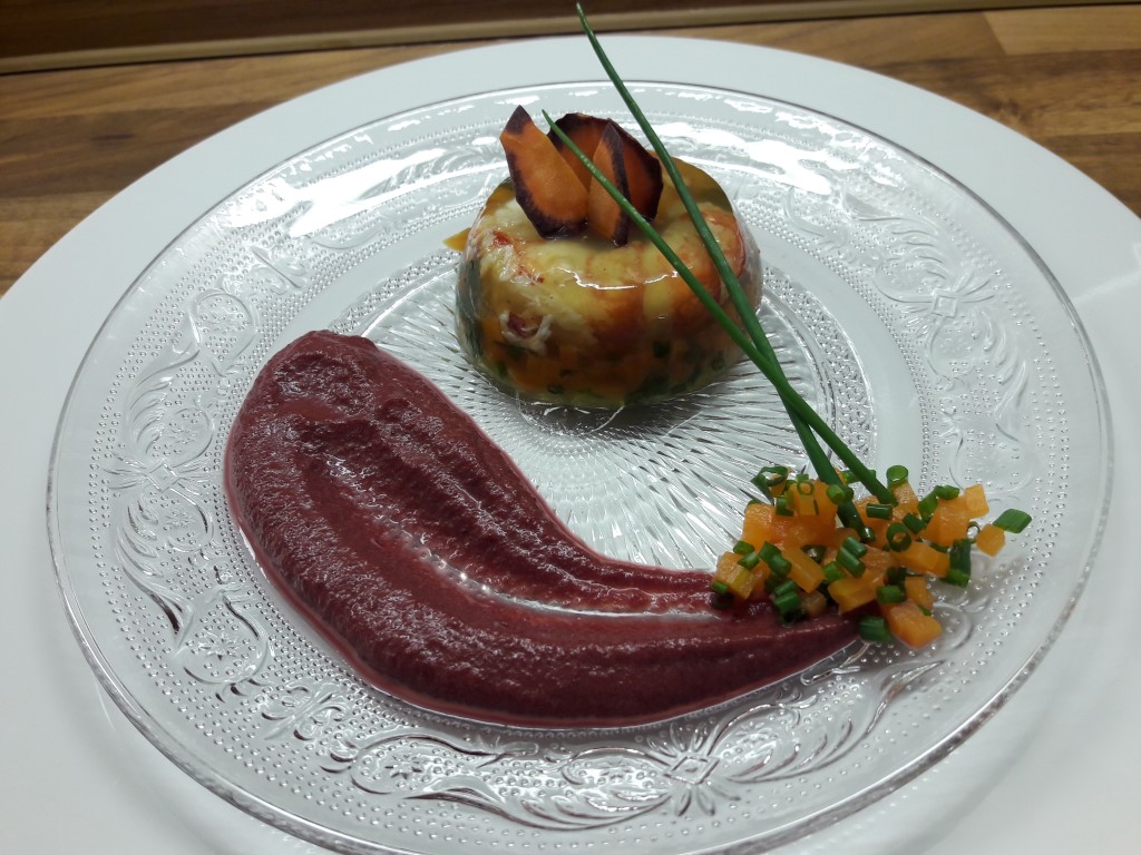 Garnelen und feine Gemüse in Aspik - rote Bete Soße