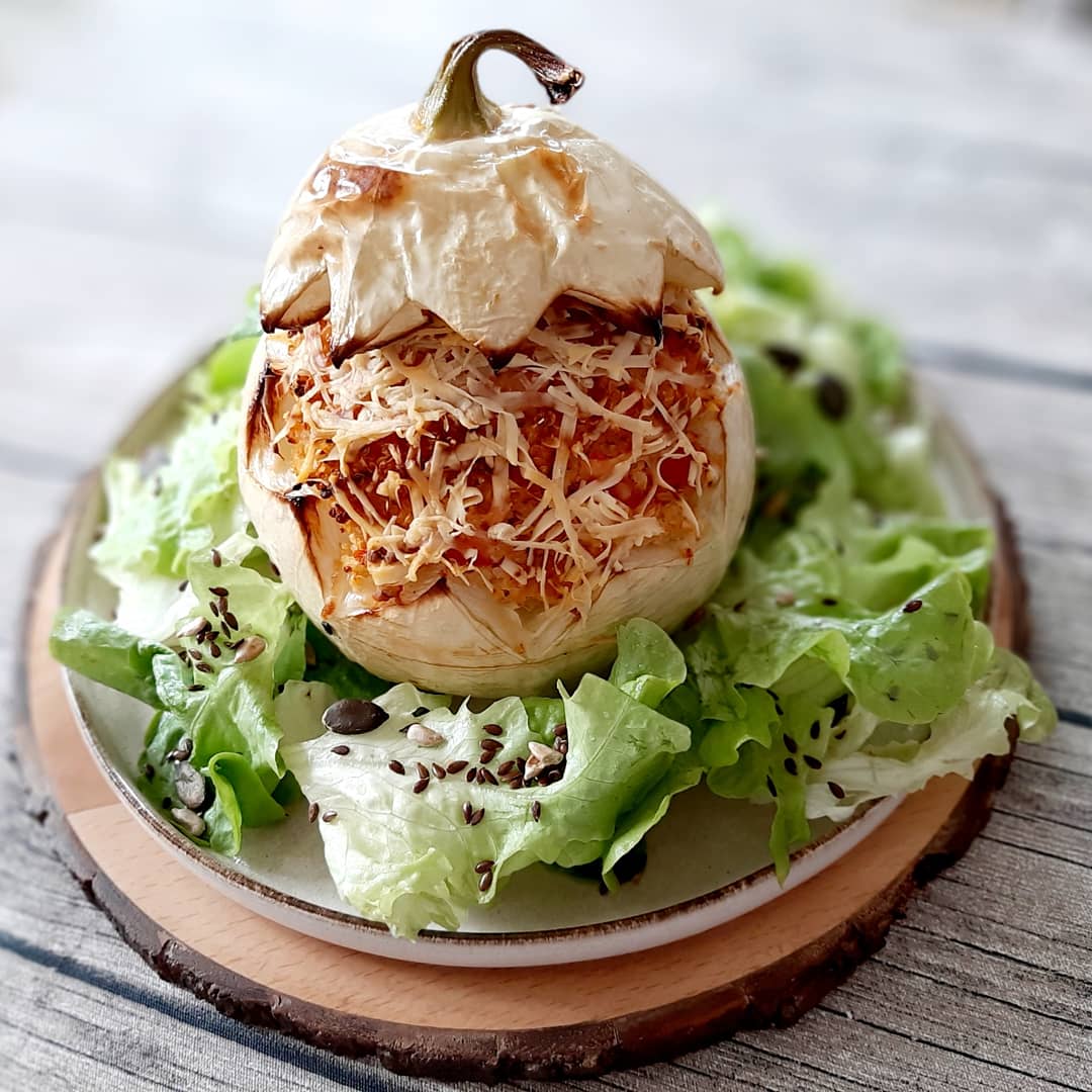 weiße Zucchini gefüllt mit Quinoa Ziegenkäse Tomaten Curry 1